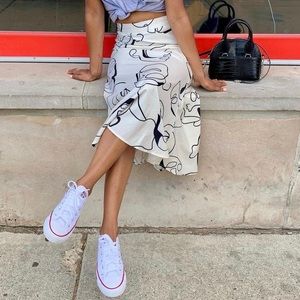 Beautiful abstract skirt - white & black drawings
